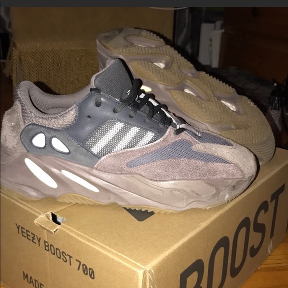 adidas gazelle silver green womens Adidas YEEZY Boost 700 V2 